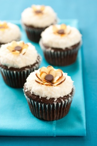 almond joy cupcakes