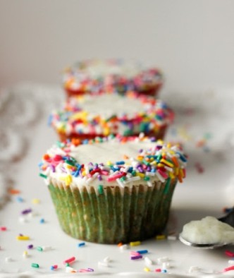 cupcake cu sprinkle